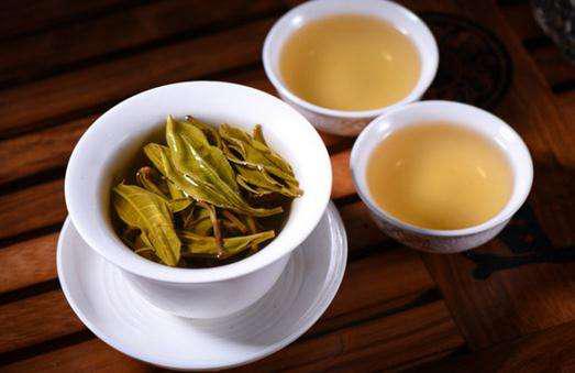 普洱生茶和熟茶哪个好（普洱生茶和熟茶的区别和功效）